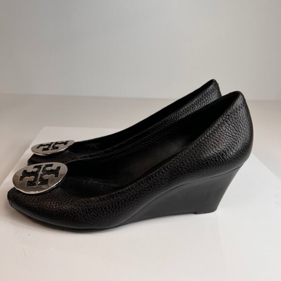 Tory Burch Wedge Women 9 Leather Pebble Sally Medallion Heel Work Party Core Ex - Picture 6 of 13
